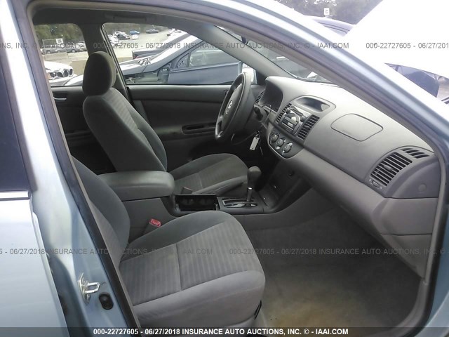 4T1BE32K75U611536 - 2005 TOYOTA CAMRY LE/XLE/SE 蓝色 照片 5