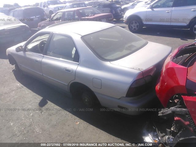 1HGCD5607VA050306 - 1997 HONDA ACCORD SE SILVER photo 3