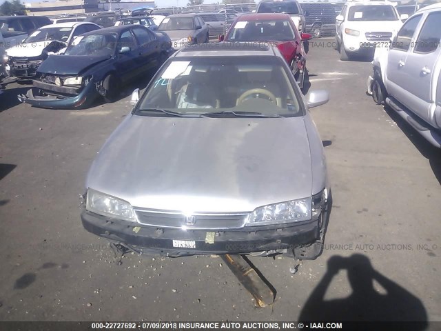 1HGCD5607VA050306 - 1997 HONDA ACCORD SE SILVER photo 6