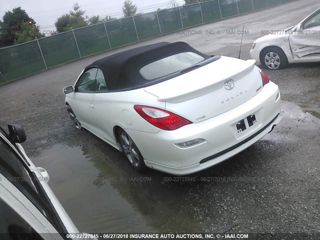 4T1FA38P47U120411 - 2007 TOYOTA CAMRY SOLARA SE/SLE WHITE photo 3
