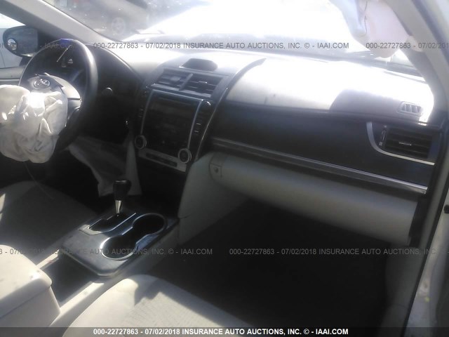 4T1BD1FK8CU021408 - 2012 TOYOTA CAMRY HYBRID/LE/XLE 白色 照片 5