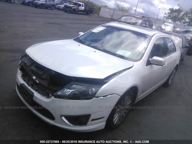 3FADP0L32CR251700 - 2012 FORD FUSION HYBRID WHITE photo 2