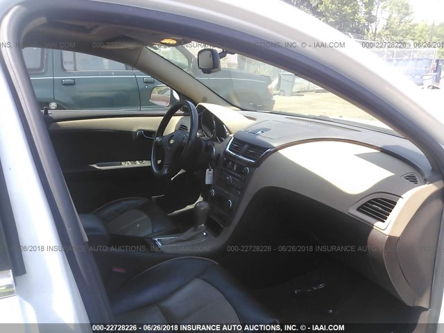 1G1ZG5E72CF287812 - 2012 CHEVROLET MALIBU LTZ 白色 照片 5