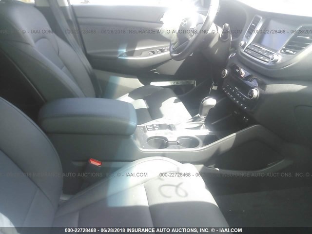 KM8J3CA28HU418223 - 2017 HYUNDAI TUCSON LIMITED/SPORT AND ECO/SE GRAY photo 5
