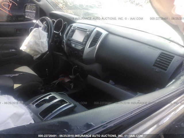 3TMLU4EN2DM107633 - 2013 TOYOTA TACOMA DOUBLE CAB ნაცრისფერი ფოტო 5