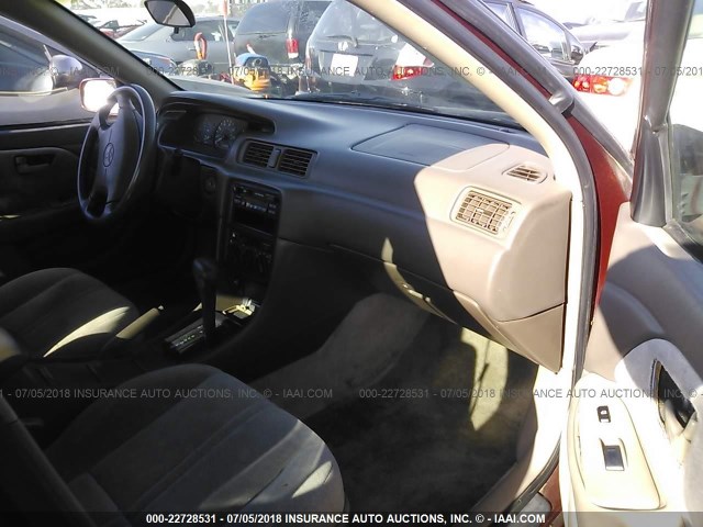 4T1BG22K2XU507544 - 1999 TOYOTA CAMRY CE/LE/XLE RED photo 5