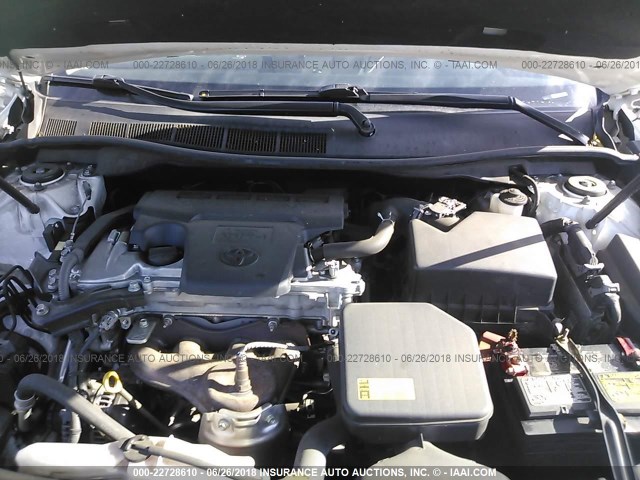 4T1BF1FK1CU518813 - 2012 TOYOTA CAMRY SE/LE/XLE WHITE photo 10