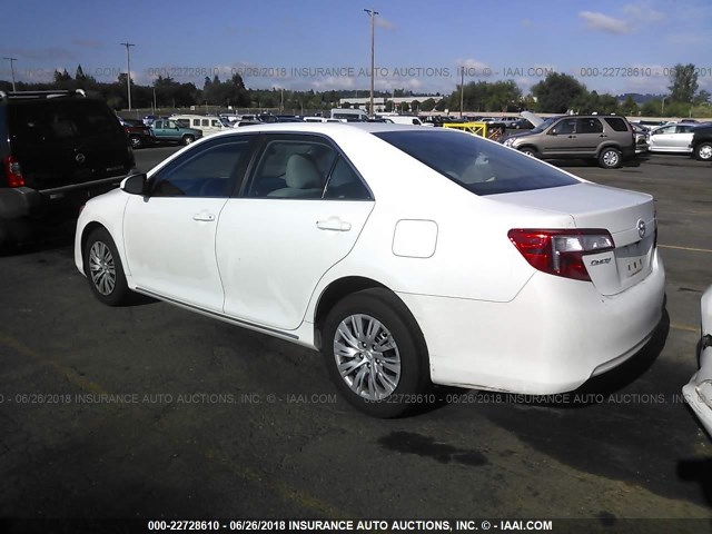 4T1BF1FK1CU518813 - 2012 TOYOTA CAMRY SE/LE/XLE WHITE photo 3