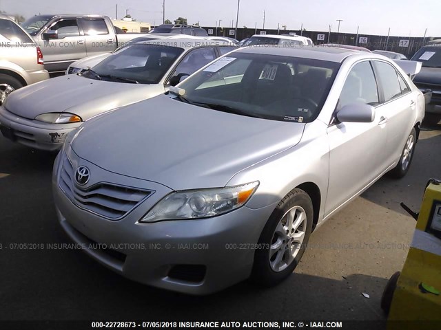 4T1BF3EK4BU150848 - 2011 TOYOTA CAMRY SE/LE/XLE SILVER photo 2