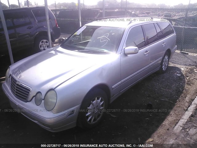 WDBJH82J7YX029983 - 2000 MERCEDES-BENZ E 320 4MATIC SILVER photo 2