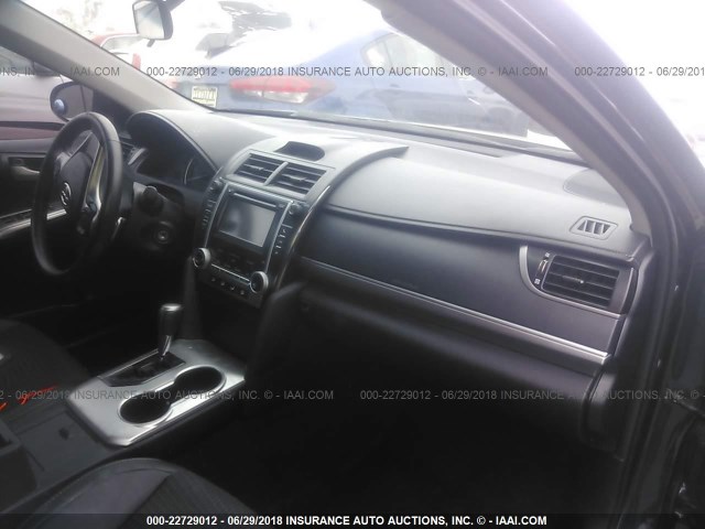 4T1BF1FK3DU285194 - 2013 TOYOTA CAMRY L/SE/LE/XLE 灰色 照片 5