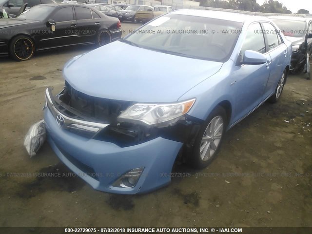 4T1BD1FK9CU031901 - 2012 TOYOTA CAMRY HYBRID/LE/XLE 浅蓝色 照片 2