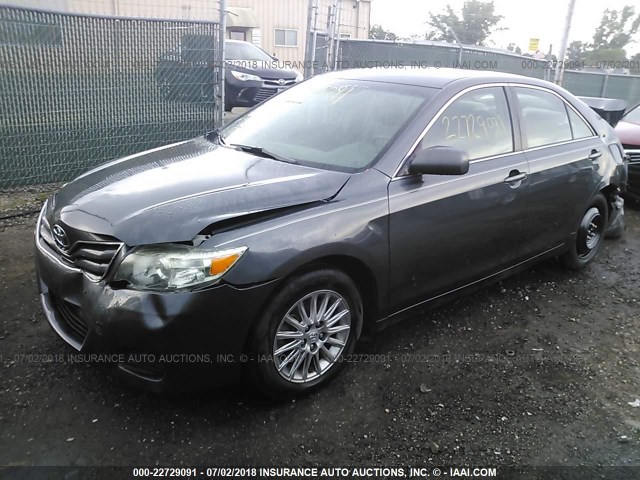 4T1BF3EK8AU063999 - 2010 TOYOTA CAMRY SE/LE/XLE GRAY photo 2