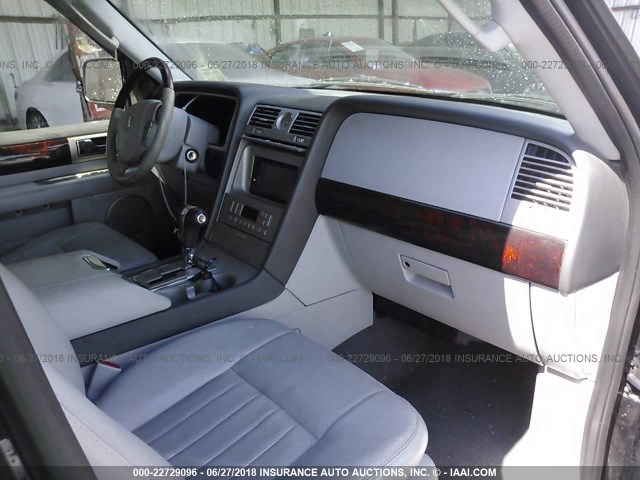 5LMFU27545LJ18191 - 2005 LINCOLN NAVIGATOR BLACK photo 5