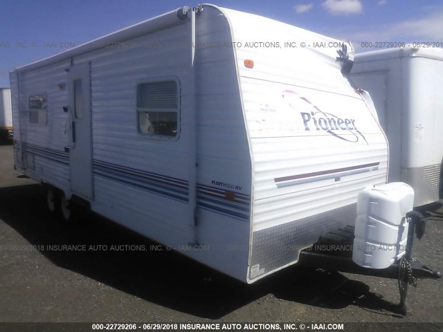 1EB1T232432479325 - 2003 FLEETWOOD PIONEER  WHITE photo 1