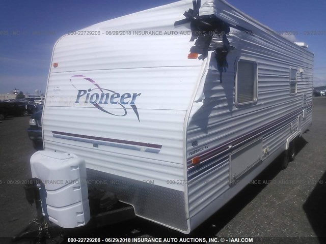 1EB1T232432479325 - 2003 FLEETWOOD PIONEER  WHITE photo 2