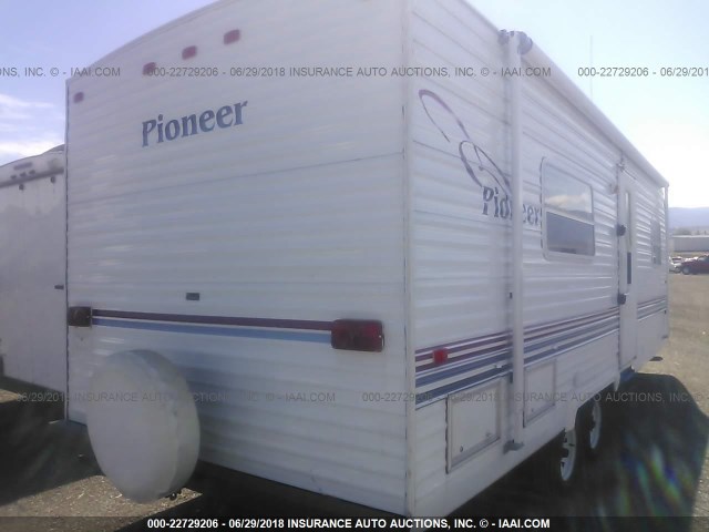 1EB1T232432479325 - 2003 FLEETWOOD PIONEER  WHITE photo 4