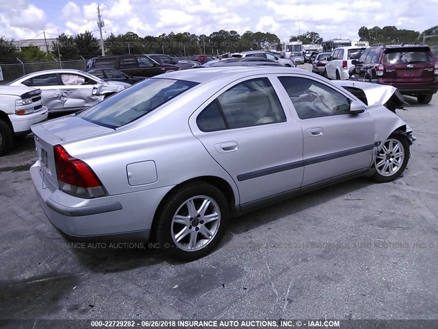 YV1RS61T742374011 - 2004 VOLVO S60 Srebrny zdjęcie 4