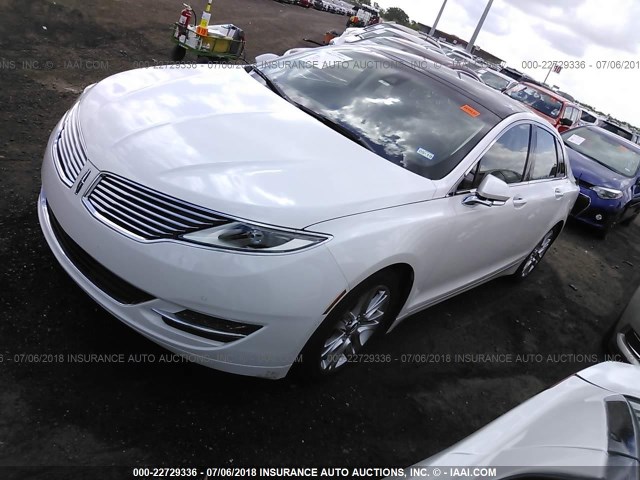 3LN6L2LU3ER810379 - 2014 LINCOLN MKZ HYBRID WHITE photo 2