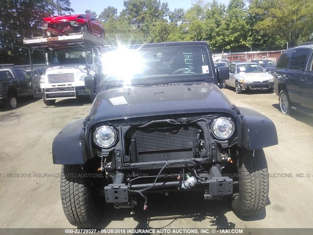 1C4BJWEG3HL723981 - 2017 JEEP WRANGLER UNLIMITE SAHARA BLACK photo 6