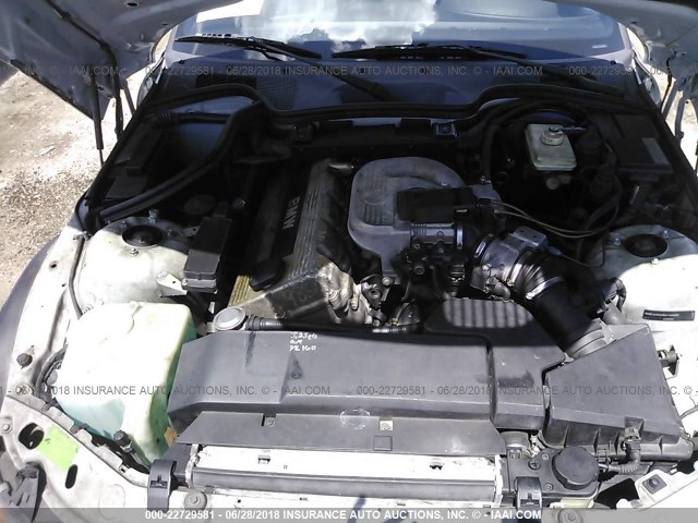 4USCH7326VLE04287 - 1997 BMW Z3 1.9 Արծաթագույն լուսանկար 10