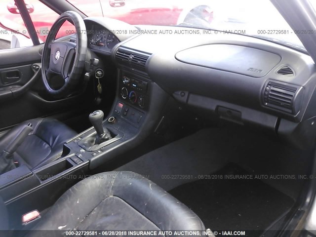 4USCH7326VLE04287 - 1997 BMW Z3 1.9 Արծաթագույն լուսանկար 5