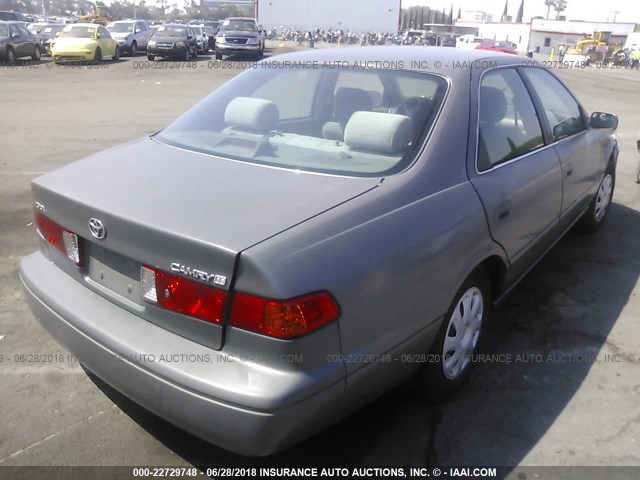 4T1BG22K7YU689260 - 2000 TOYOTA CAMRY CE/LE/XLE GRAY photo 4