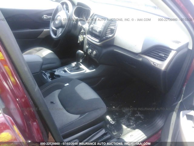 1C4PJLCB0JD616172 - 2018 JEEP CHEROKEE LATITUDE Kırmızı fotoğraf 5