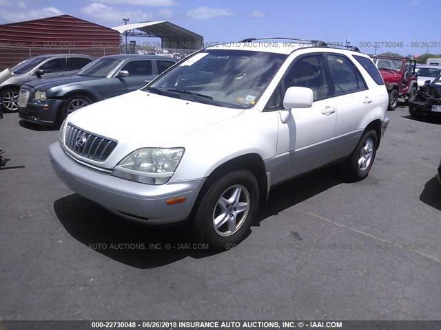 JTJGF10UX10115628 - 2001 LEXUS RX 300 WHITE photo 2