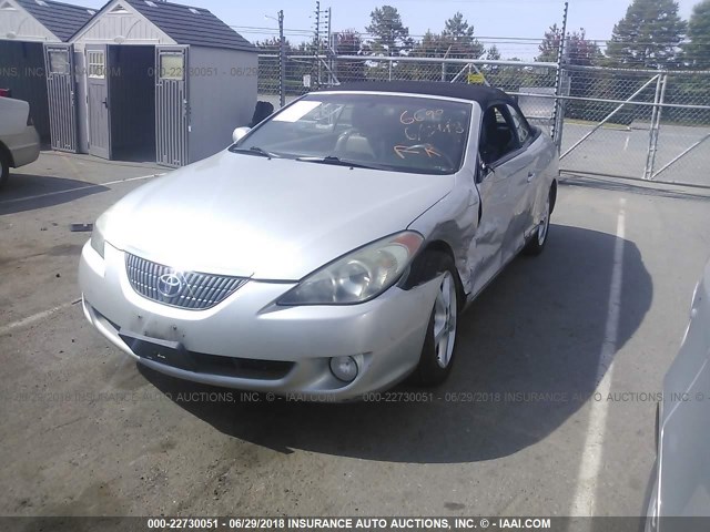 4T1FA38P24U026698 - 2004 TOYOTA CAMRY SOLARA SE/SLE ვერცხლისფერი ფოტო 2