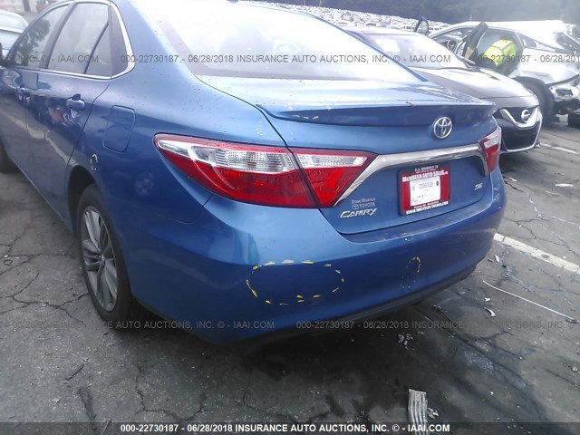 4T1BF1FK3HU680272 - 2017 TOYOTA CAMRY LE/XLE/SE/XSE BLUE photo 6