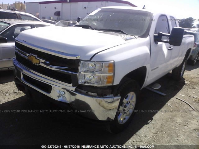 1GC2CVCG6CZ210740 - 2012 CHEVROLET SILVERADO C2500 HEAVY DUTY WHITE photo 2