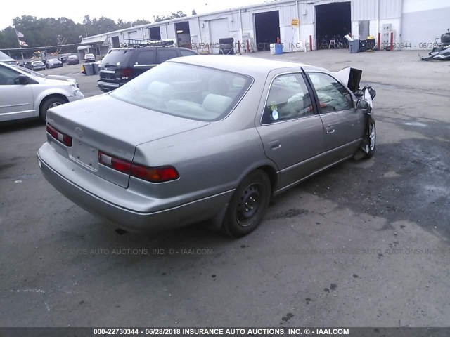 JT2BG22K5V0067496 - 1997 TOYOTA CAMRY LE/XLE BEIGE photo 4