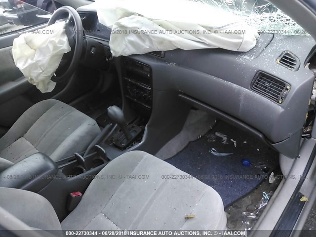 JT2BG22K5V0067496 - 1997 TOYOTA CAMRY LE/XLE BEIGE photo 5