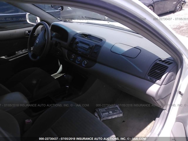 4T1BE30K85U398888 - 2005 TOYOTA CAMRY LE/XLE/SE 白色 照片 5