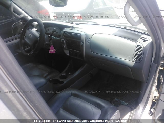 1FMZU77K44UA65617 - 2004 FORD EXPLORER SPORT TR  GRAY photo 5