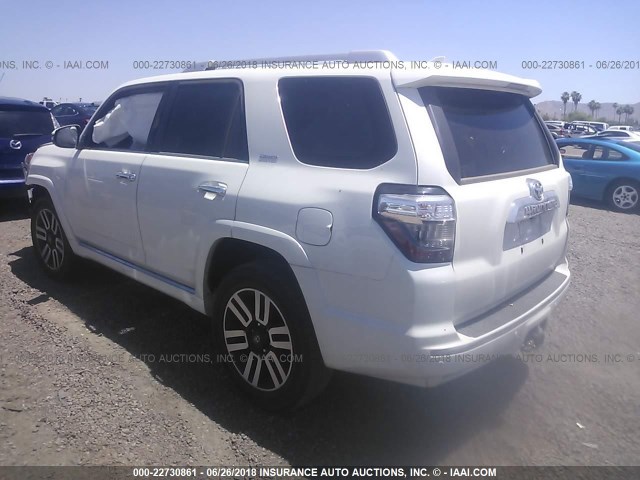 JTEBU5JR2G5338421 - 2016 TOYOTA 4RUNNER SR5 PREM/LTDL/TRAIL/TRD WHITE photo 3