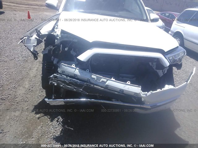 JTEBU5JR2G5338421 - 2016 TOYOTA 4RUNNER SR5 PREM/LTDL/TRAIL/TRD Biały zdjęcie 6