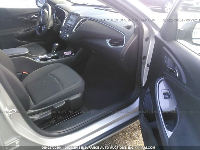 1G1ZB5ST9HF266818 - 2017 CHEVROLET MALIBU LS ვერცხლისფერი ფოტო 5