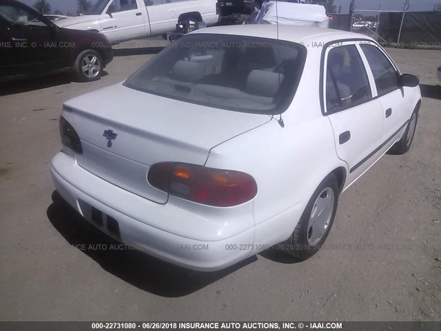 1Y1SK52882Z415032 - 2002 CHEVROLET GEO PRIZM LSI WHITE photo 4