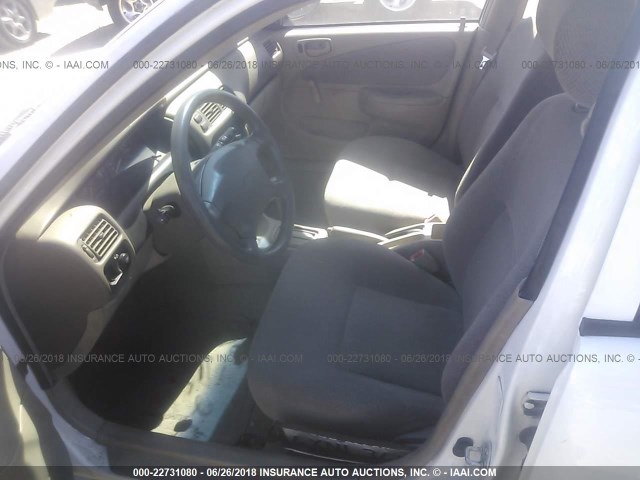 1Y1SK52882Z415032 - 2002 CHEVROLET GEO PRIZM LSI WHITE photo 5