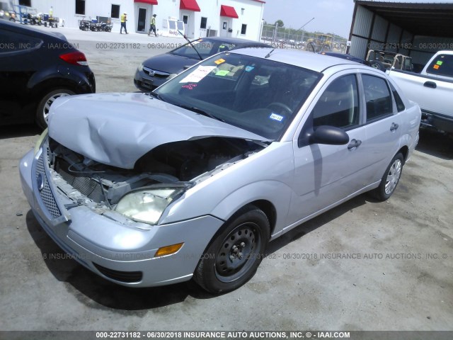 1FAFP34N17W230267 - 2007 FORD FOCUS ZX4/S/SE/SES 银色 照片 2