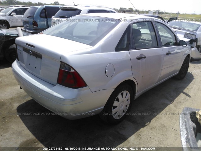 1FAFP34N17W230267 - 2007 FORD FOCUS ZX4/S/SE/SES SILVER photo 4