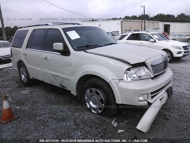 5LMFU28515LJ12959 - 2005 LINCOLN NAVIGATOR Biały zdjęcie 1