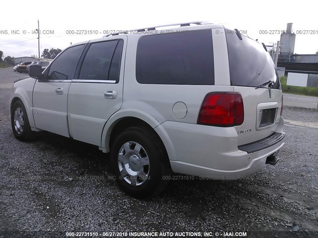5LMFU28515LJ12959 - 2005 LINCOLN NAVIGATOR Biały zdjęcie 3