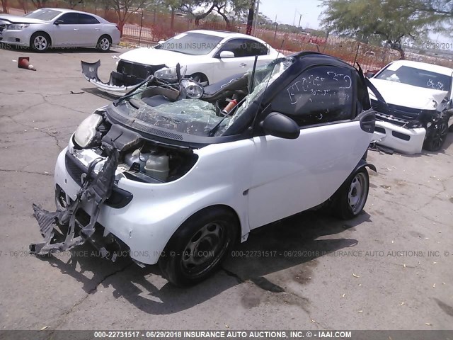 WMEEJ3BA3FK805399 - 2015 SMART FORTWO PURE/PASSION WHITE photo 2