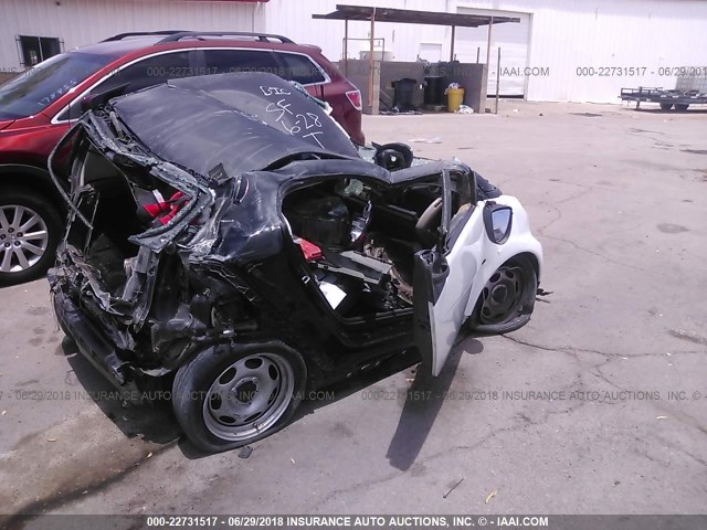 WMEEJ3BA3FK805399 - 2015 SMART FORTWO PURE/PASSION WHITE photo 4