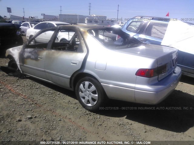 JT2BG22K4Y0498223 - 2000 TOYOTA CAMRY CE/LE/XLE 银色 照片 3