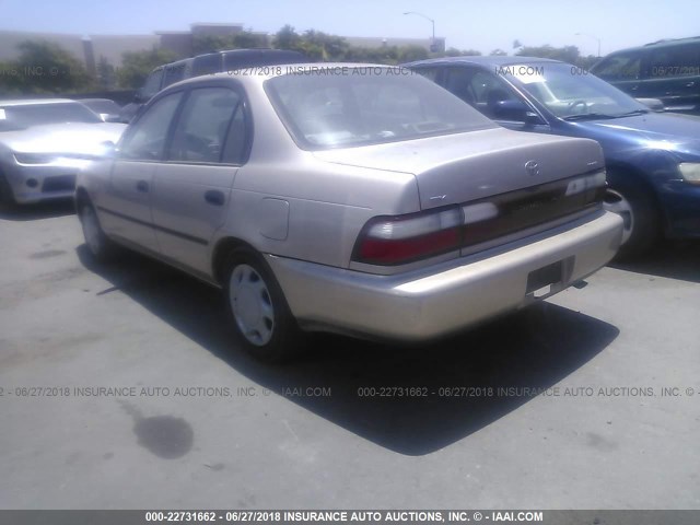 1NXBB02E5VZ632760 - 1997 TOYOTA COROLLA DX GOLD photo 3