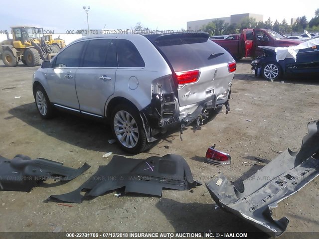 2LMDJ8JK8DBL20619 - 2013 LINCOLN MKX SILVER photo 3